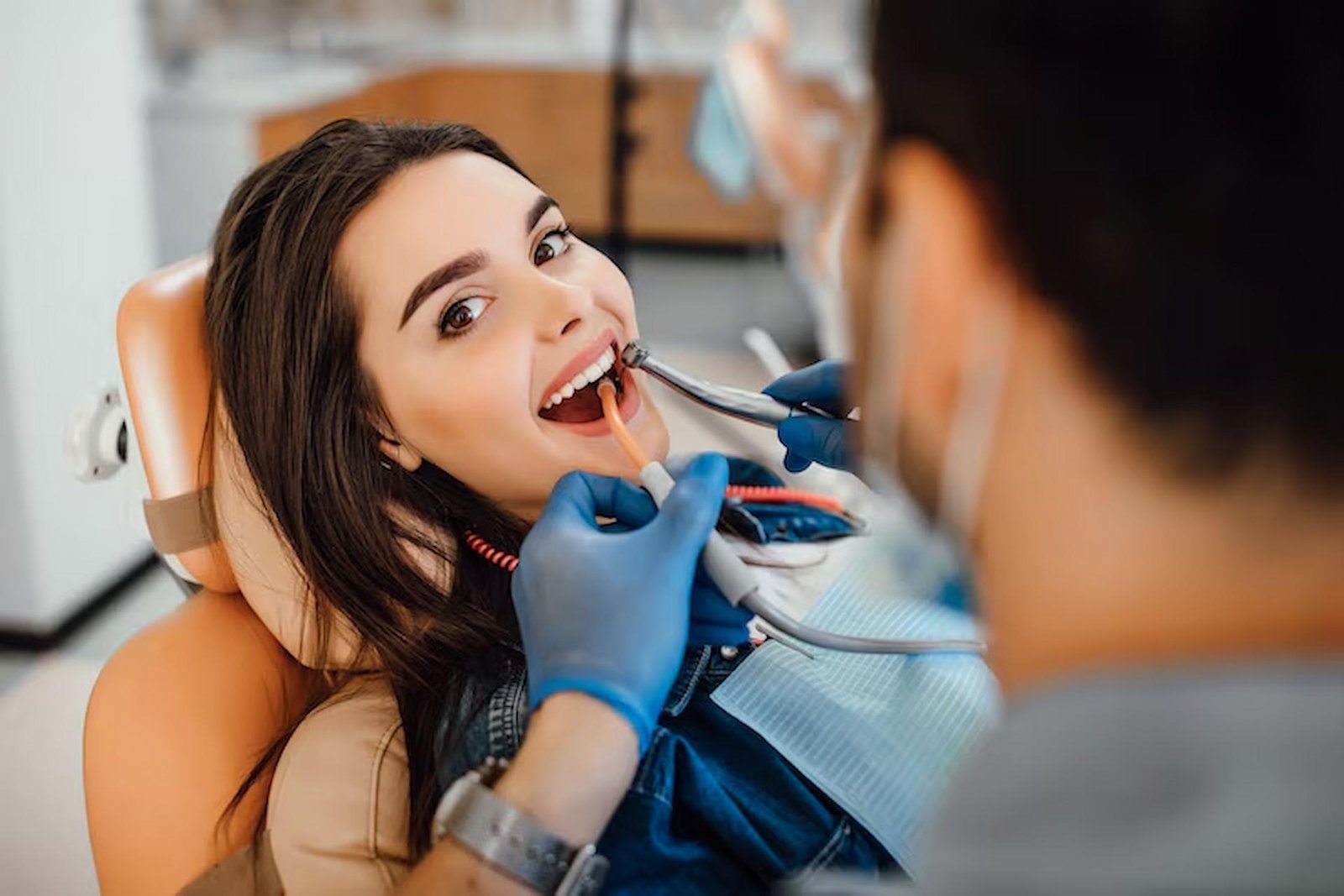 How to Maintain Healthy Teeth Between Dental Visits